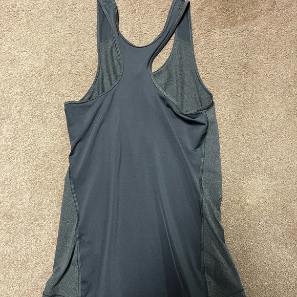 Nike workout tank top - Picture 3 of 3